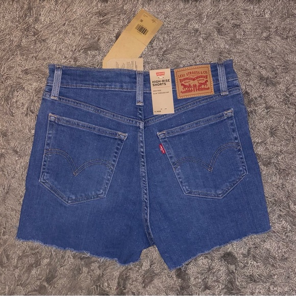 Levi’s High Rise Frayed Hem Shorts - Picture 3 of 3